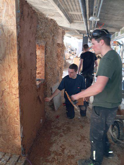 De la théorie à la truelle : La semaine Pro-Paille bat son plein au LMB !